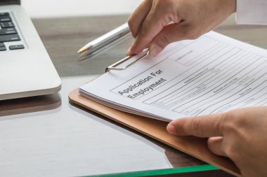 İş başvurusunda bulunan ya da sağlık sigortası talebinde bulunan şirket başvuru formu belgesine başvuru