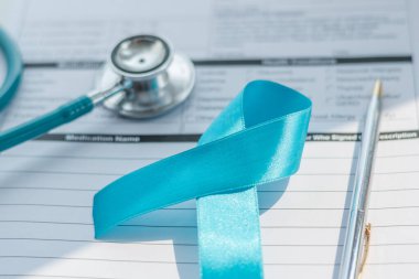 Mavi kurdele prostat kanseri bilinçlendirme kampanyası ve Kasım ayında doktor steteskoplu hasta sağlık formuna ilişkin erkek sağlığı kampanyasını sembolik olarak temsil ediyor..