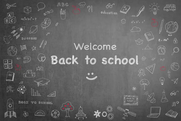 Willkommen Zurück Zur Schulankündigung Mit Doodle Auf Schwarzer Tafel — Stockfoto