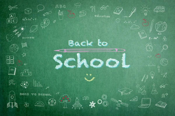 Terug Naar School Begroeting Met Groen Schoolbord Met Doodle — Stockfoto