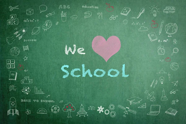 Milujeme Školní Pozdrav Zelené Tabuli Čmáranicemi Pro Návrat Školy Měsíc — Stock fotografie