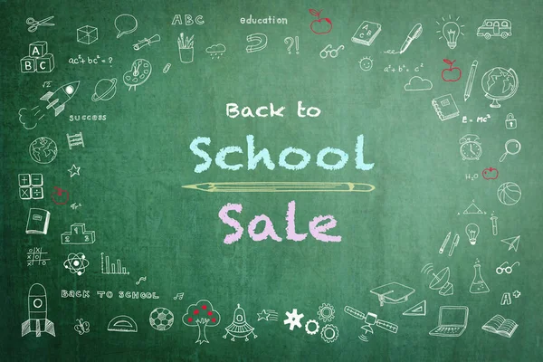 Back School Verkaufswerbung Auf Grüner Tafel Mit Doodle — Stockfoto