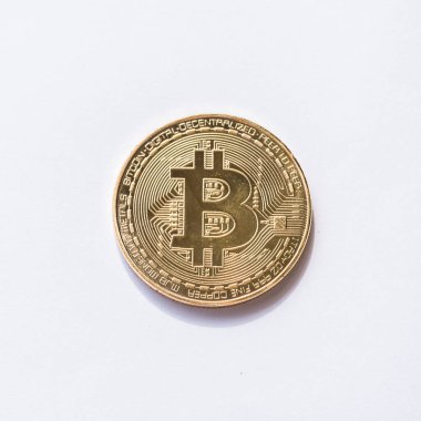 Fintech finansal bankacılık işi ve internet çevrimiçi bilgisayar teknolojisi konsepti aracılığıyla dünya borsası yatırımı için sanal dijital para birimleri içeren klavyede Bitcoin kripto para birimi