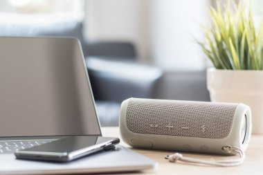 Hoparlör, bluetooth kablosuz kablosuz kablosuz bağlantı ile sesli arama iletişimi, multimedya müzik eğlencesi, taşınabilir mini ev sineması için kullanılan bilgisayar bilgisayarı hoparlörü.