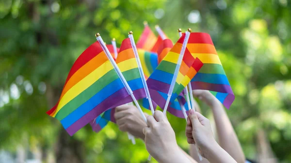 Haziran Ayında Lezbiyen Gey Biseksüel Transgender Insanlar Için Gökkuşağı Bayrağı — Stok fotoğraf