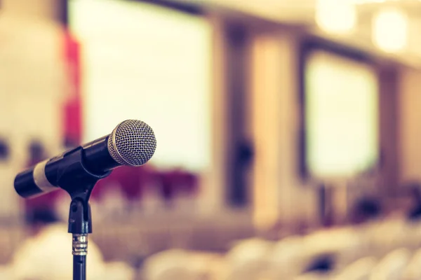 Conférencier Microphone Lors Séminaire Affaires Une Présentation Orale Une Assemblée — Photo