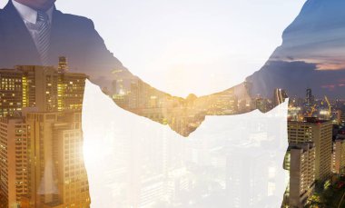 Karşılıklı iş anlaşması tam ya da başarı ile ortak ve gece şehir arka