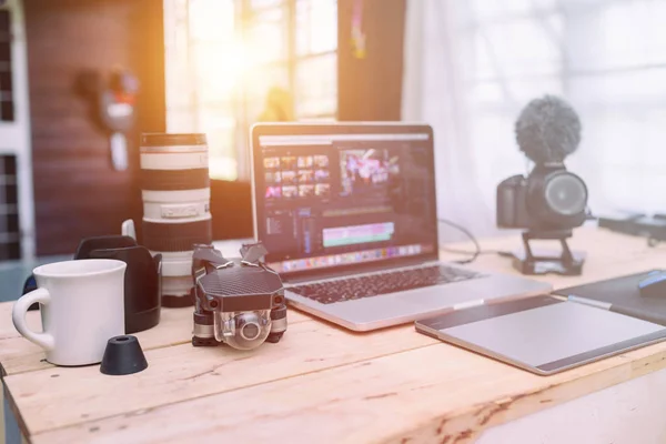 Casa Escritório Vlogger Produtor Criativo Freelance Área Trabalho Com Laptop Fotos De Bancos De Imagens