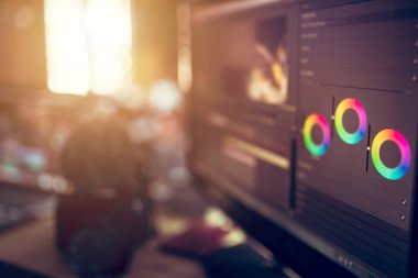 Monitör düzenleme video taşlama renk efekti film yapımı