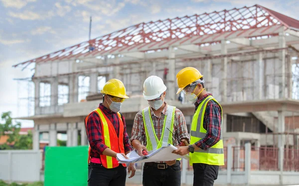 Équipe Ingénieurs Sur Chantier Construction Maison Bâtiment — Photo