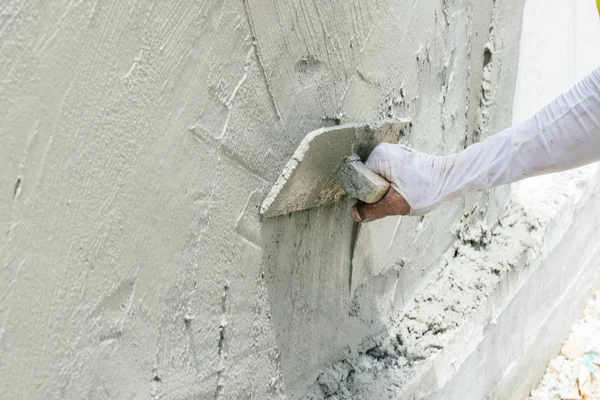 Endüstriyel çimento installling tuğla inşaat sitesinde