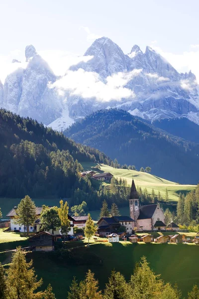 Italy, near Bolzano, Val di Funes, St. Magdalena and Dolomites — Stock Photo, Image