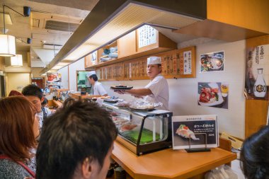 Sushi restoran, Tsukiji Central Fish Market, Tokyo, Japonya