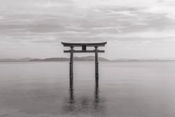 Biwa Gölü'ndeki Torii Kapısı, Takashima, Shiga, Japonya — Stok fotoğraf