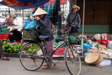 Hoi An, Vietnam'da meyve ve sebze pazarı