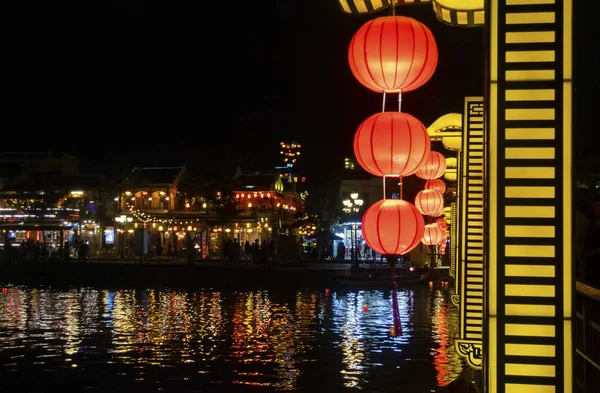 Hoi An, Vietnam'daki geleneksel fenerler