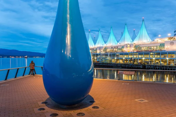 Sculpture intitulée 'The Drop', Vancouver, Colombie-Britannique, Canada — Photo