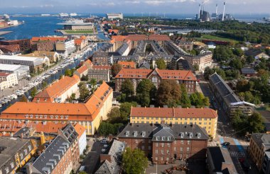 Arka planda Amager Bakke Enerji Santrali, Danimarka ve İskandinavya 'nın yer aldığı Kopenhag hava manzarası