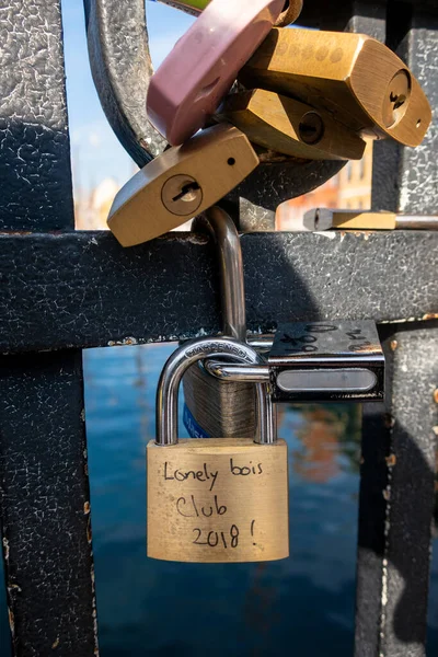 Love Locks Puente Del Canal Nyhavn Copenhague Dinamarca —  Fotos de Stock