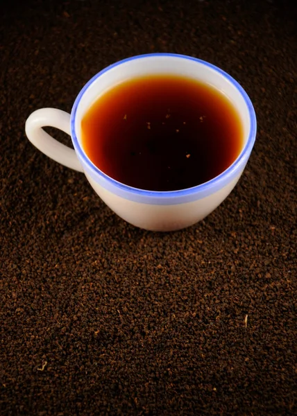 Xícara Chá Com Folhas Chá Preto — Fotografia de Stock