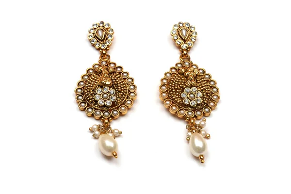 Piękne Złote Kolczyki Perłowe Kolczyki Białym Tle Luksusowa Biżuteria Żeńska — Zdjęcie stockowe