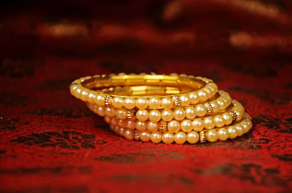 Indian Pearl Moti Bangles — Stock Photo, Image