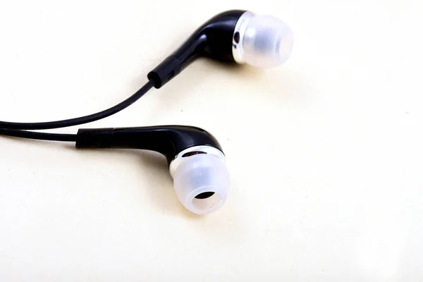 Κλείσιμο Των Ακουστικών Που Απομονώνονται Λευκό Φόντο — Φωτογραφία Αρχείου
