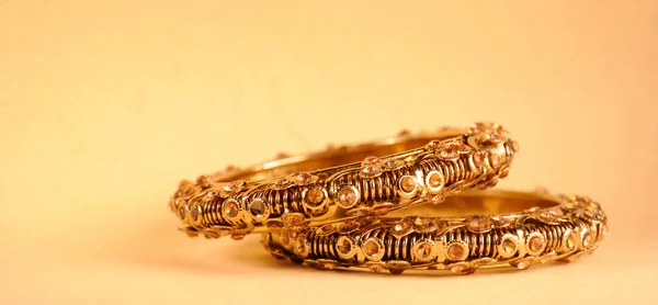 Antika Altın Bilezikler Hint Geleneksel Mücevherleri — Stok fotoğraf