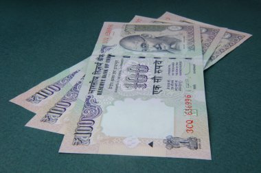 100 rupi, Hint parası.