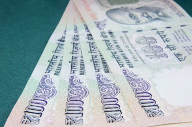 100 rupi, Hint parası.