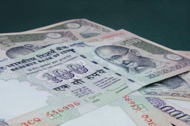 100 rupi, Hint parası.