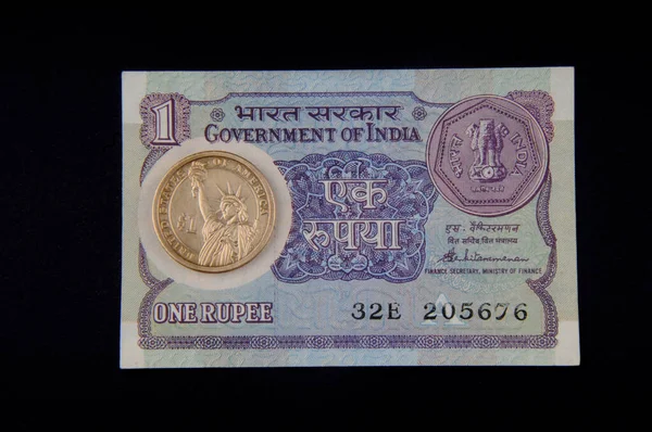 Indian Rupee Note American Dollar Coin — стокове фото