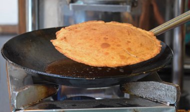 Hint ekmeği - Choley ile Aloo Kulcha ya da Patates Ekmeği Doldurulmuş Aloo Paratha