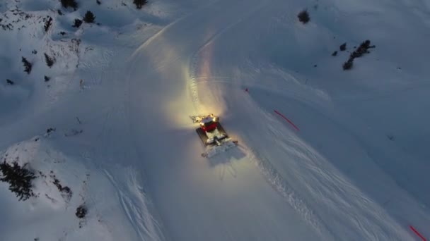 Aerial Drone Shot Snow Groomer Action Fin Del Día Con — Vídeos de Stock