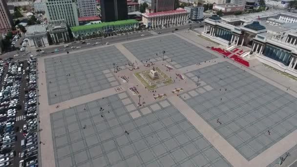Sukhbaatar πλατεία από την πλευρά άποψη εναέρια drone πυροβόλησε. Ηλιόλουστο απόγευμα — Αρχείο Βίντεο
