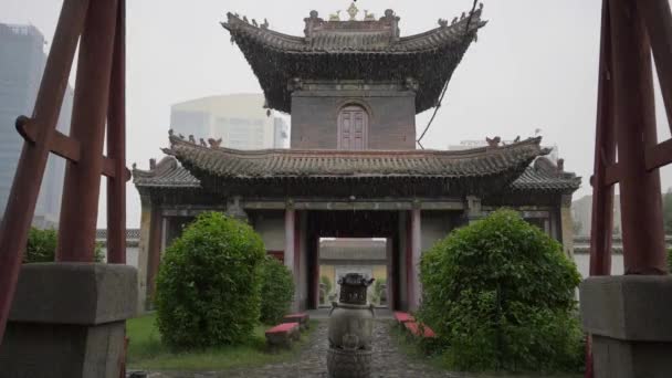 Belle Pluie Ralenti Tombant Sur Temple Mongolie — Video