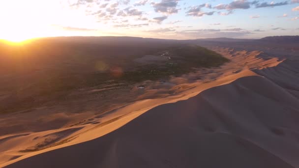 Монголия Песчаные Дюны Пустыни Гоби Воздушный Утренний Оазис Восхода Солнца — стоковое видео