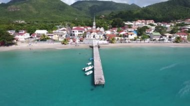 Anse d 'Arlet Ponton' un üzerinden hava aracı atışı. Martinique 'deki güzel plaj.
