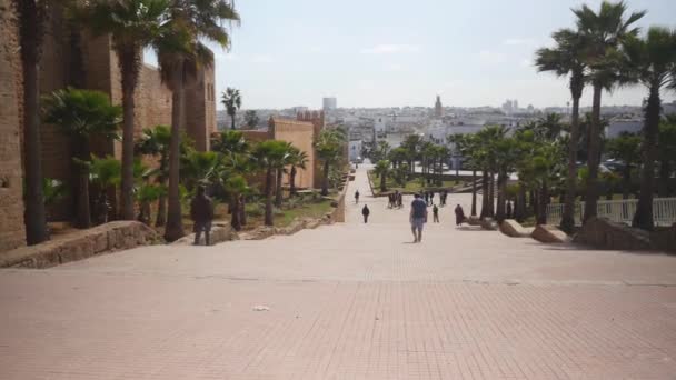 Rabat Fas Udayas Kasbah Caddesi Boyunca — Stok video