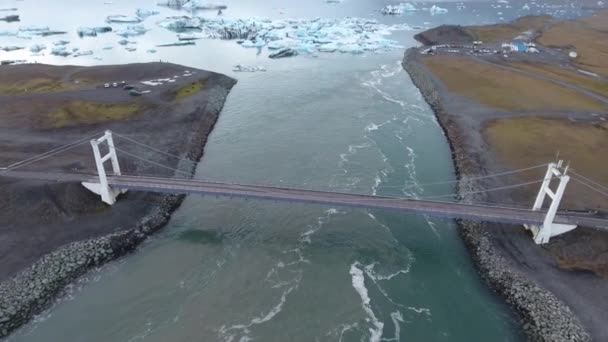 Avión Tripulado Aéreo Volando Sobre Puente Largo Jokulsarlon Laguna Glaciar — Vídeos de Stock