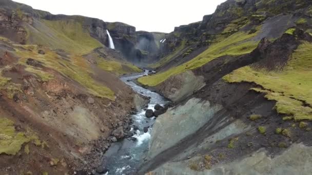 Episch Uitzicht Vanuit Lucht Het Landschap Van Haifoss Waterval Ijsland — Stockvideo