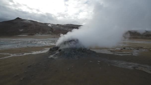 Actividad geotérmica de azufre en Islandia. Movimiento lento — Vídeos de Stock