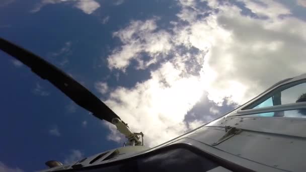 View of an helicopter rotor blade (propellers) during a flight in Australia. — Stock Video