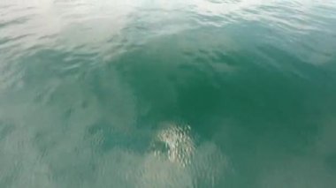 Fransa 'nın güneyinde Akdeniz üzerinde uçan bir hava aracı. düşük irtifa