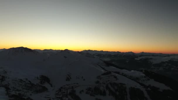 Zachód Słońca Śnieżne Góry Plagne Alpach Francuskich — Wideo stockowe