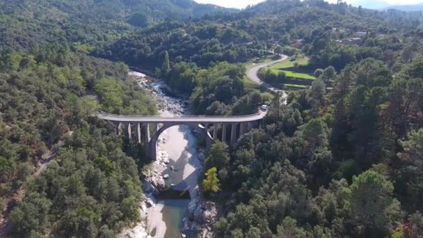 Drone Sparato Volando Verso Ponte Nel Sud Della Francia Giornata — Video Stock