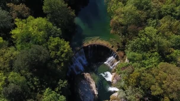 Удивительный Вид Водопад Сен Лоран Минье Юге Франции Солнечный День — стоковое видео