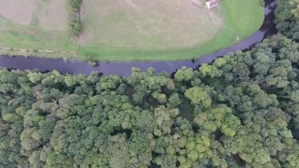 Drohnenschuss Der Über Den Fluss Sarthe Dorf Saint Ceneri Gerei — Stockvideo