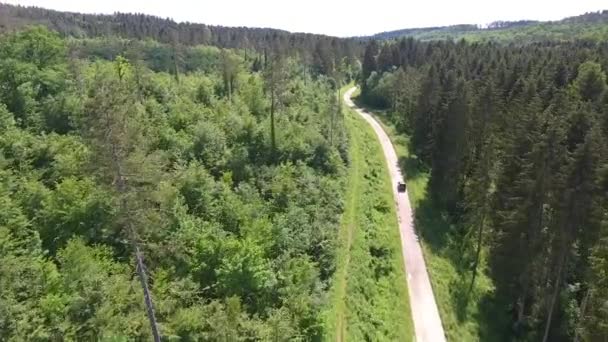 Samochód Jadący Polną Drogą Lesie Widok Drona Las Verdun — Wideo stockowe