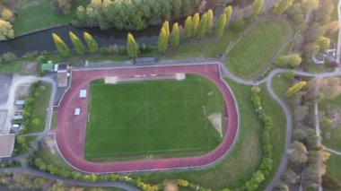 İHA hava saldırısı günbatımı saatine göre izlenen bir pisti olan futbol sahası